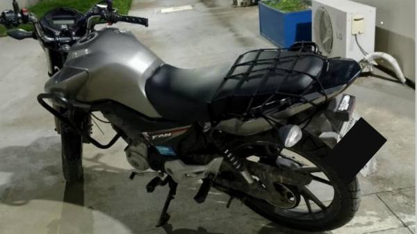 Polícia Militar recupera moto furtada em Serrinha