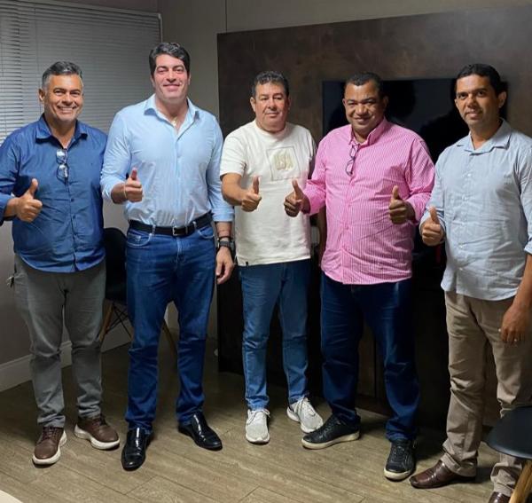 A resposta vem aí? Prefeito de Serrinha anuncia entrevista e diz que vai falar sobre polêmica envolvendo foto vazada de aliados