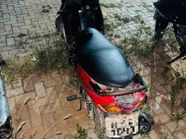 ARACI - Fuga em motocicleta termina com apreensão de veículo após perseguição no centro 