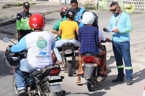 Blitz educativa promove conscientização no trânsito em Serrinha