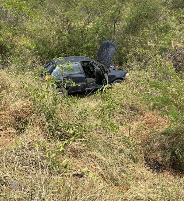 Carro capota na BA-120 entre Conceição do Coité e Riachão do Jacuípe