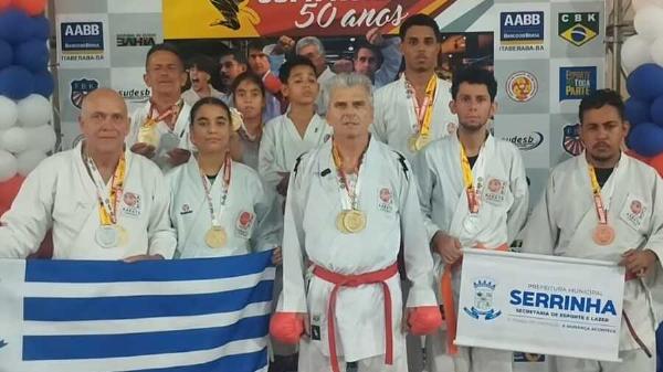 Karatê de Serrinha conquista 14 medalhas na Copa Askadoi 50 anos em Itaberaba