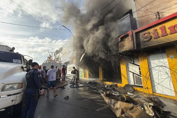 Loja da rede Silmara é atingida por incêndio no centro de Santaluz
