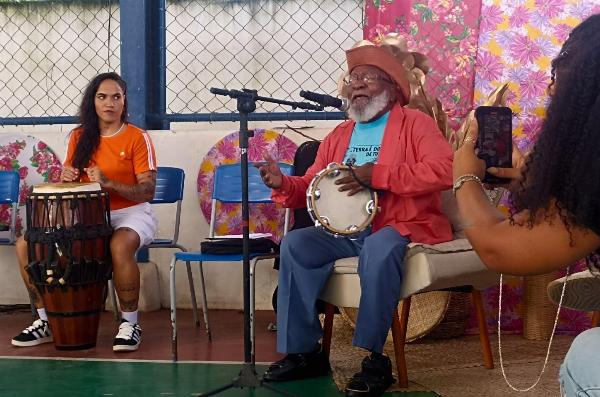 Mestre Bule Bule emociona público na FELIS com poesia, memória e afeto por Serrinha