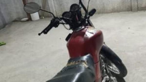 SERRINHA - PMBA apreende motocicleta irregular e droga durante ação da CETO