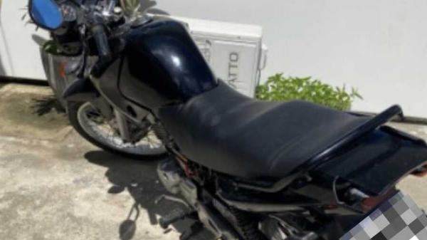 SERRINHA - Dupla é detida com droga e moto com indícios de adulteração