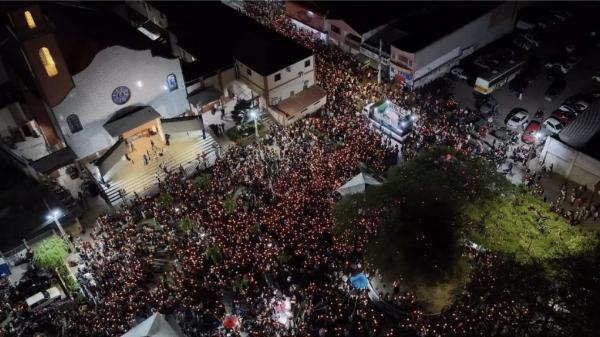 SERRINHA - Mais de 20 mil fiéis participam da tradicional Procissão do Fogaréu