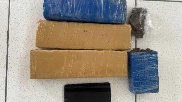 SERRINHA - Adolescente de 14 anos é apreendido com grande quantidade de drogas